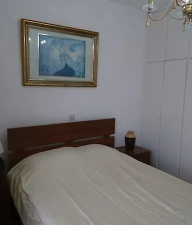 Apartment Isabella Court Townhouse Near Venus And Lidl *
