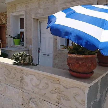 Isabella Court Townhouse Near Venus And Lidl Apartman *