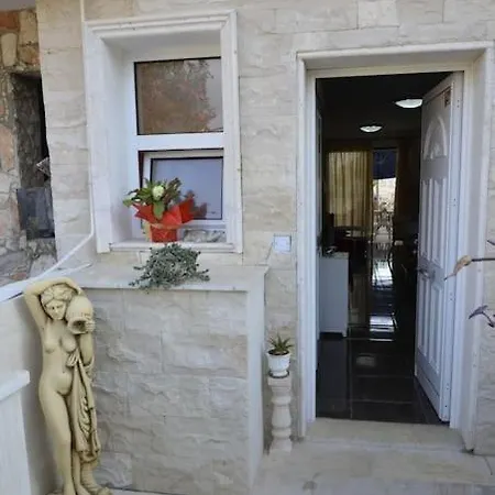 Isabella Court Townhouse Near Venus And Lidl Paphos